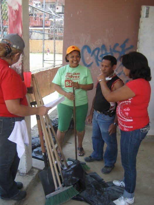 A group of community activists in the parish of 23 de Enero cleaning up an abandoned hospital site in 2009.