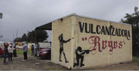 Tire repair workshop after the intervention of mural artists (Photo: Cuartoscuro)