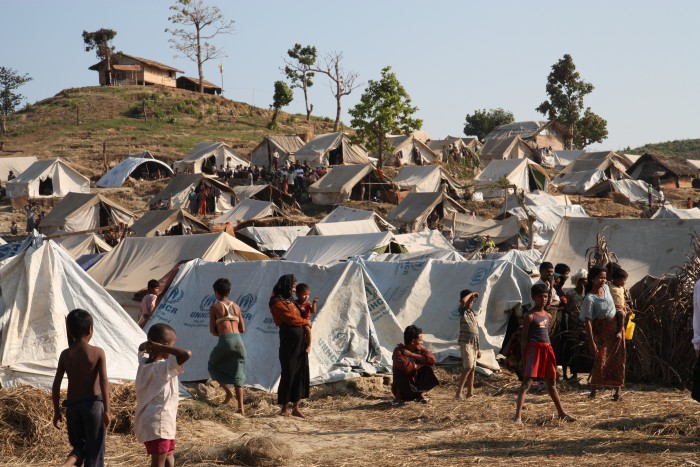 Emergency food, drinking water and shelter to help people displaced in Rakhine State, western Burma.